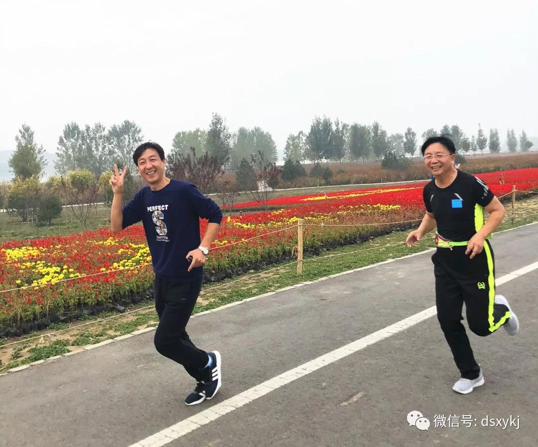 河北皇冠足彩网官网首页科技举办首届健步走活动(图5)