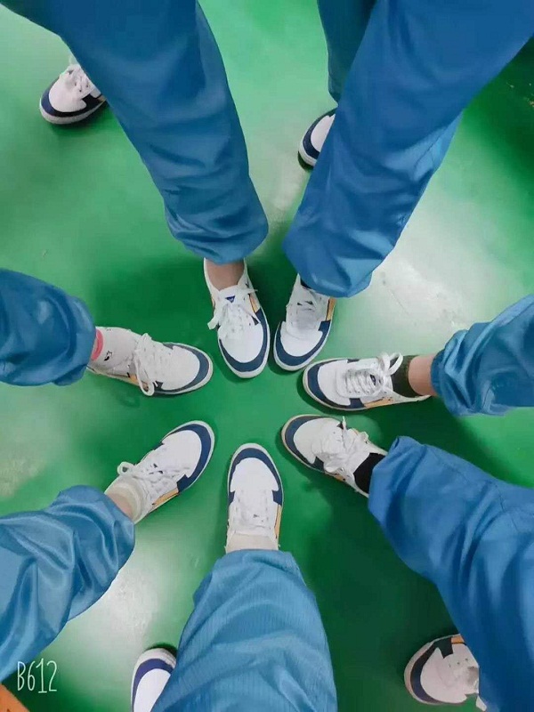 皇冠足彩网官网首页人的战“疫”瞬间： 用自己的方式，播种希望，眺望春天(图3)