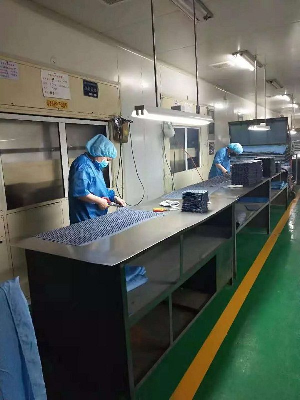 皇冠足彩网官网首页人的战“疫”瞬间： 用自己的方式，播种希望，眺望春天(图1)