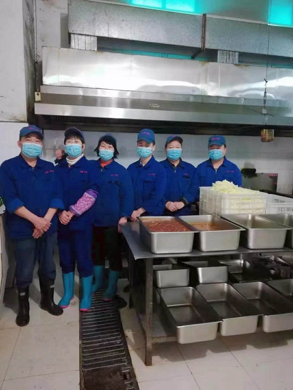 皇冠足彩网官网首页人的战“疫”瞬间： 用自己的方式，播种希望，眺望春天(图6)