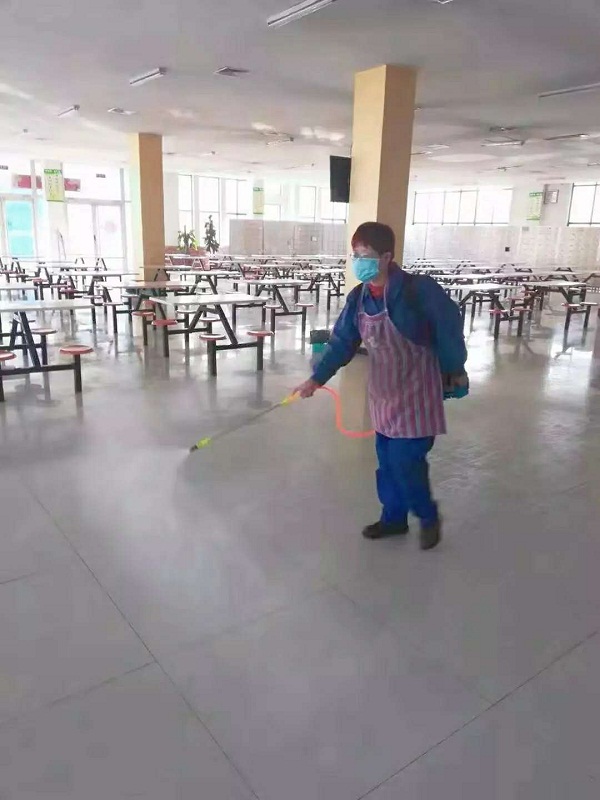 皇冠足彩网官网首页人的战“疫”瞬间： 用自己的方式，播种希望，眺望春天(图8)