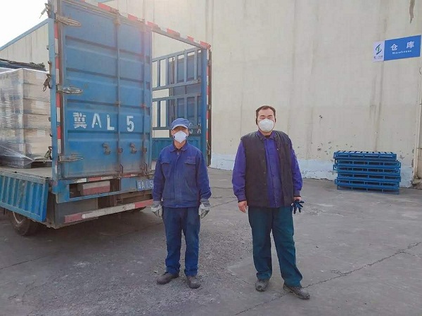 皇冠足彩网官网首页人的战“疫”瞬间： 用自己的方式，播种希望，眺望春天(图11)