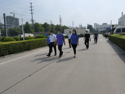 石家庄市常委、正定县委书记王俊红莅临皇冠足彩网官网首页视察指导工作(图4)