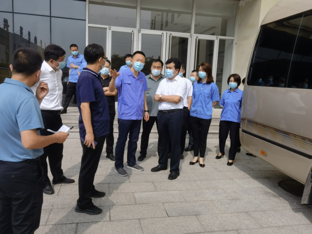 石家庄市常委、正定县委书记王俊红莅临皇冠足彩网官网首页视察指导工作(图5)
