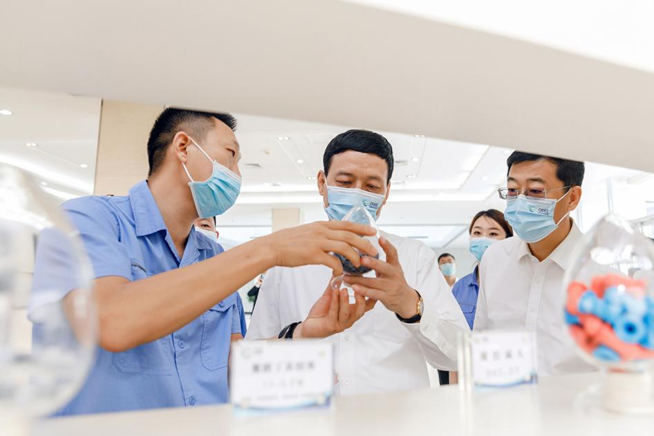 Xiao Yaqingand his delegation visited Hebei First Rubber Medical Technology Co. LTD (图2)